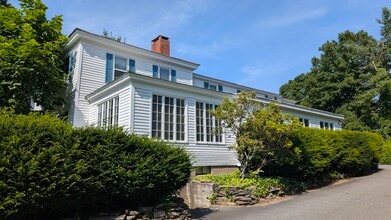 608 S Pleasant St, Unit Apt #1 in Amherst, MA - Foto de edificio - Building Photo