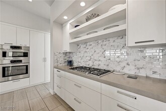 1229 Starview Peak Ct in Henderson, NV - Foto de edificio - Building Photo