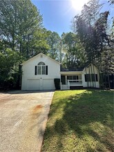 4876 Muirwood Dr in Powder Springs, GA - Foto de edificio - Building Photo