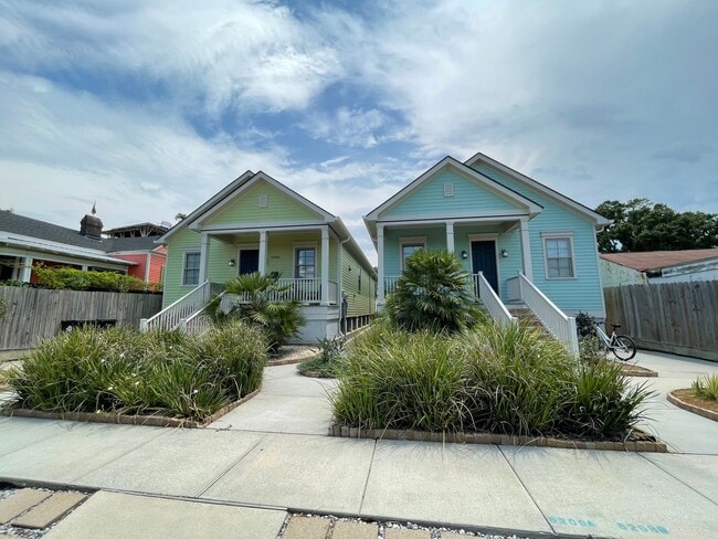 property at 6208 S Rocheblave St