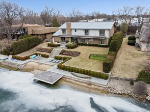 2076 Valley Lo Ln in Glenview, IL - Building Photo - Building Photo