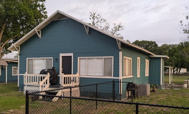 2915 Winter Lake Rd, Unit 2915B Winter Lake Rd