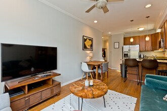 2715 N Sawyer Ave in Chicago, IL - Building Photo - Building Photo
