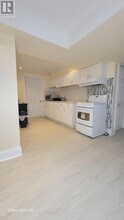 1 Freshspring Dr in Brampton, ON - Building Photo - Building Photo