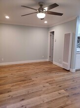 Roscoe Tower in Canoga Park, CA - Foto de edificio - Building Photo