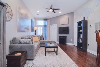 300 E John St, Unit FURNISHED ALL INCLUSIVE in Matthews, NC - Foto de edificio - Building Photo