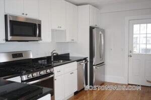 252 Ash St, Unit 4 in Waltham, MA - Building Photo - Building Photo