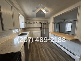 8 Elm St in Fairfield, ME - Building Photo