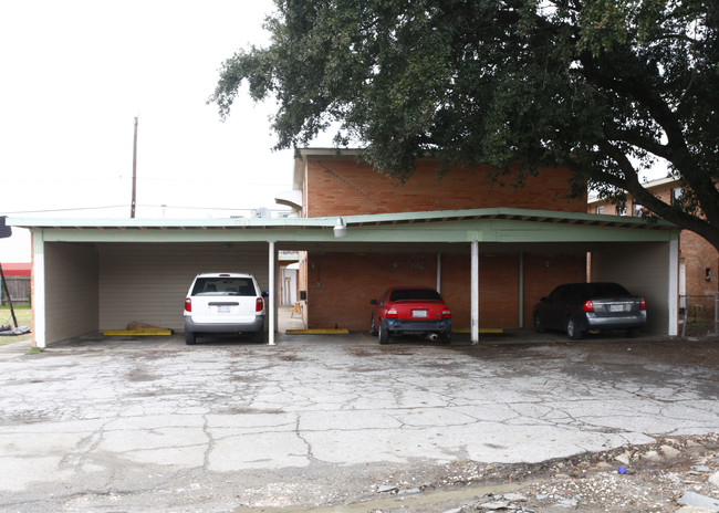 7623 Pecan Villas Dr in Houston, TX - Building Photo - Building Photo