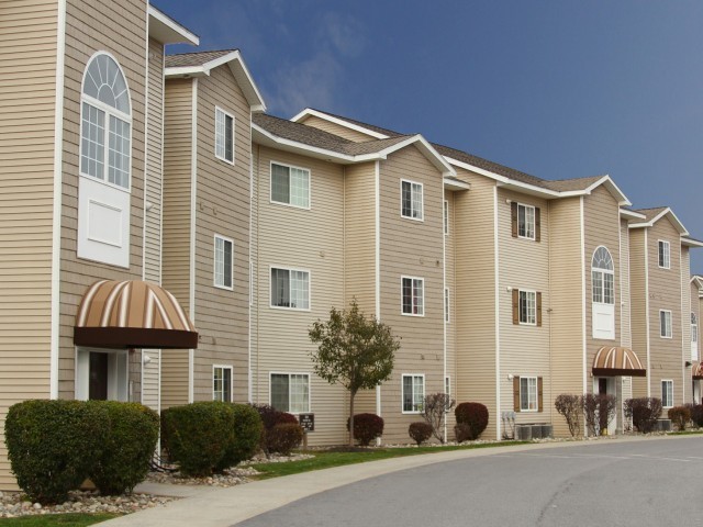 Long Pond Village Apartments in Rotterdam, NY - Foto de edificio - Building Photo