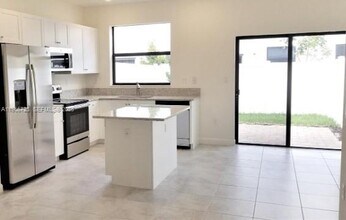 10603 W 34th Ct in Hialeah, FL - Building Photo - Building Photo