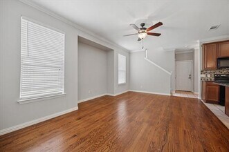 2153 Parkview in Carrollton, TX - Building Photo - Building Photo