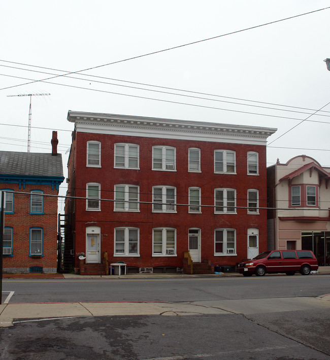 129-133 E Baltimore St in Hagerstown, MD - Foto de edificio - Building Photo