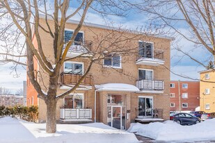 574 Lartigue Rue in Laval, QC - Building Photo