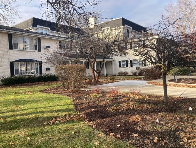 516 W Eastman St, Unit 2C in Arlington Heights, IL - Foto de edificio - Building Photo