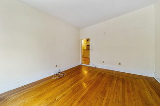 137 Peterborough St, Unit #2 in Boston, MA - Foto de edificio - Building Photo