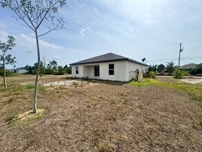 2115 NW 24th Pl in Cape Coral, FL - Building Photo - Building Photo