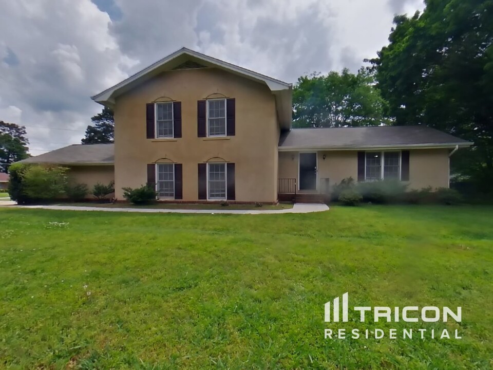 2339 Country Club Dr SE in Conyers, GA - Building Photo