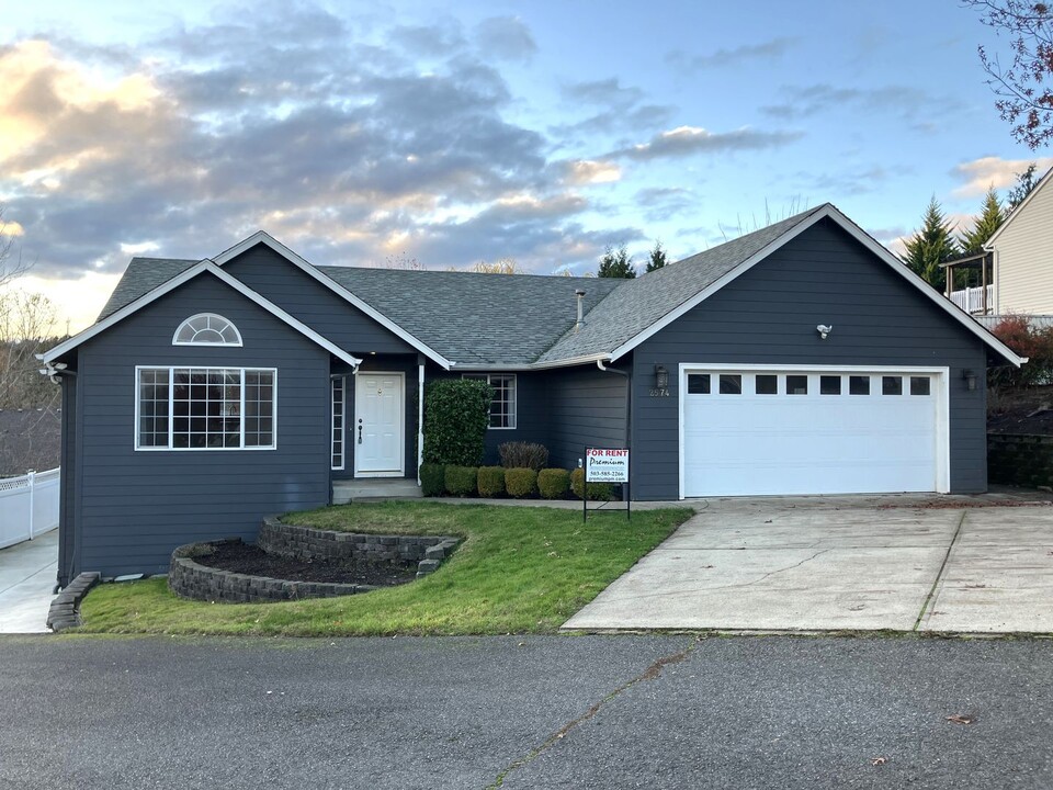 2574 Ptarmigan St NW in Salem, OR - Foto de edificio