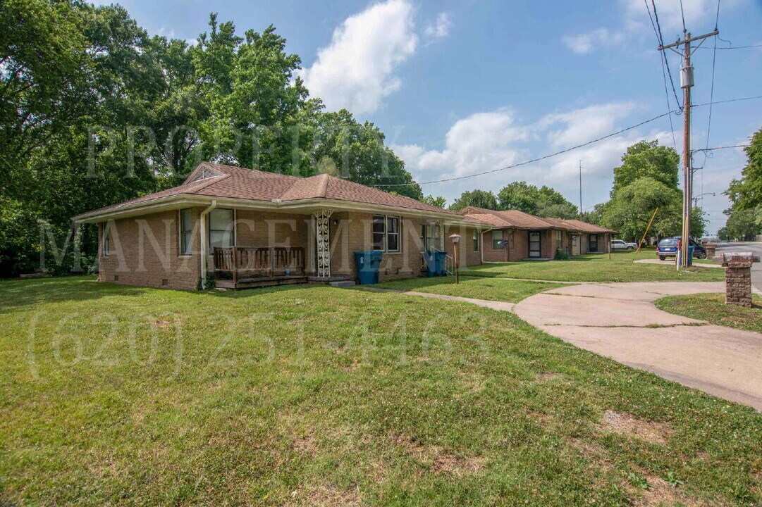 712 S Cline Rd in Coffeyville, KS - Building Photo