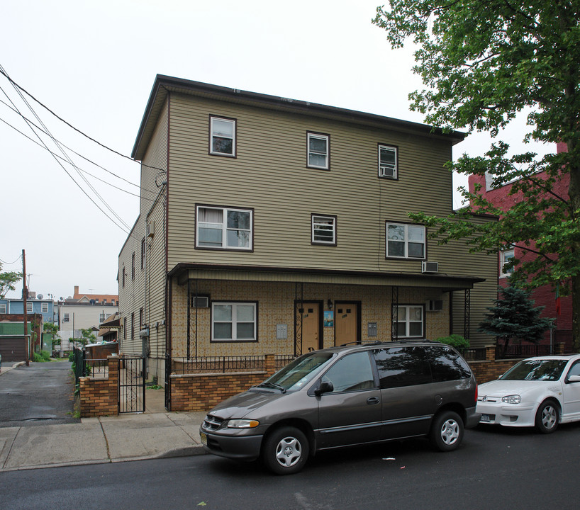 134-136 Union St in Newark, NJ - Building Photo