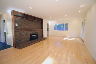 6520 SE Morrison St in Portland, OR - Building Photo - Building Photo