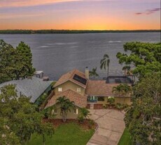 115 Lake Shore Dr E in Palm Harbor, FL - Building Photo
