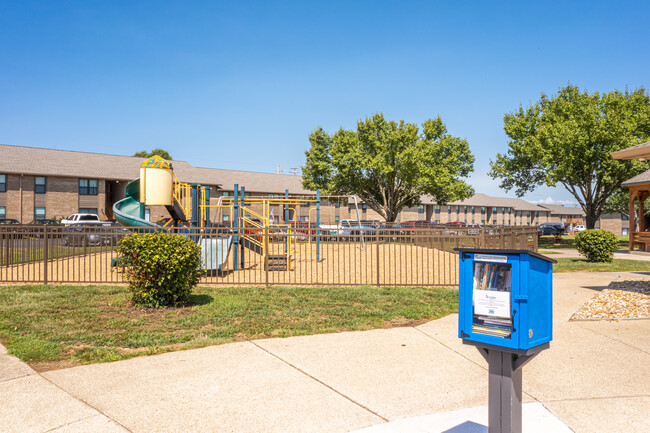 White River Mountain Apartments in Hollister, MO - Building Photo - Building Photo