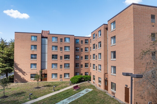 Highland Plaza in Toms River, NJ - Building Photo - Primary Photo