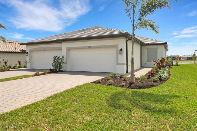 19529 Hinkley Dr in Estero, FL - Building Photo - Building Photo