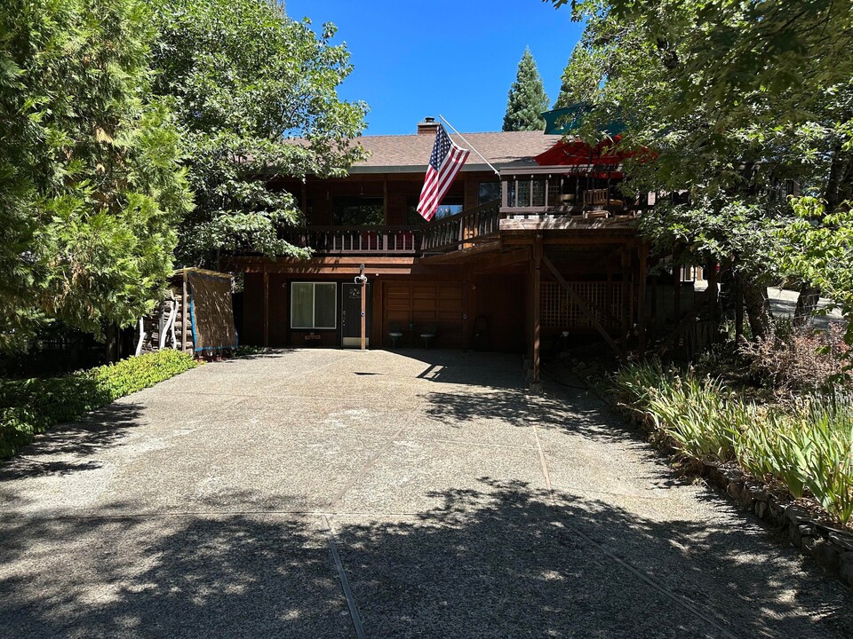 18770 Broadhurst Dr in Twain Harte, CA - Building Photo