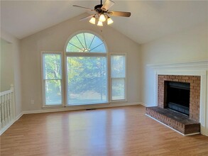 399 Garretts Dr in Douglasville, GA - Foto de edificio - Building Photo