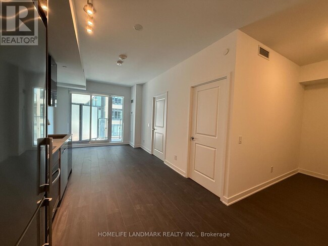 543-543 Richmond St W in Toronto, ON - Building Photo - Building Photo