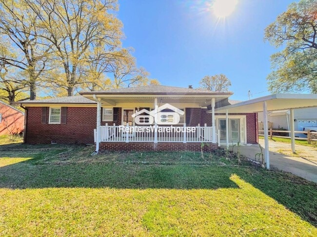 property at 712 Woodstock Rd