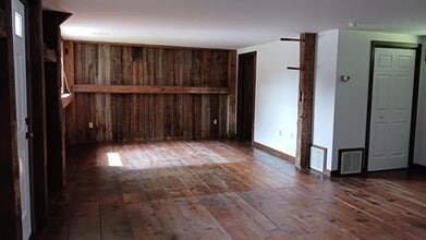 138 W Main St in Chester, CT - Building Photo - Building Photo