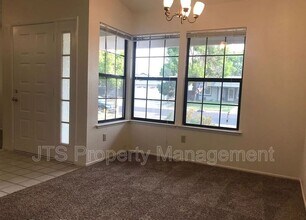 652 Hanisch Dr in Roseville, CA - Building Photo - Building Photo