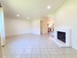 1077 S Santo Antonio Dr in Colton, CA - Building Photo - Building Photo