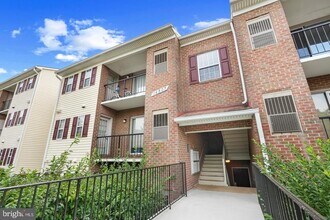 14807 Rydell Rd-Unit -203 in Centreville, VA - Building Photo - Building Photo