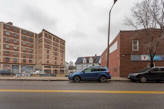 706 Dudley St in Boston, MA - Foto de edificio - Building Photo