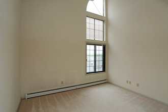 The Overlook Apartments in Milwaukee, WI - Building Photo - Interior Photo