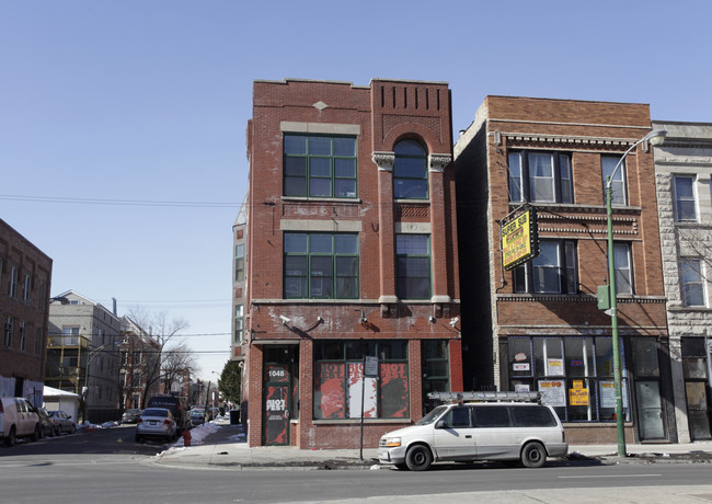 1048 N Ashland Ave in Chicago, IL - Foto de edificio - Building Photo