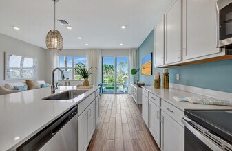 608 Waters Edge Ln in Port St. Lucie, FL - Building Photo - Building Photo