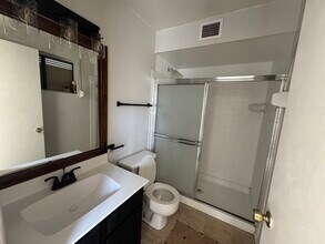 5239 W Freeway Ln in Glendale, AZ - Building Photo - Building Photo