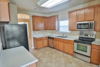 830 Campion Red in San Antonio, TX - Building Photo - Building Photo