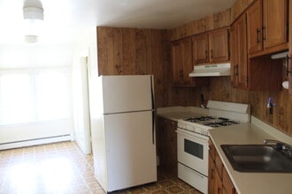 23 Fleetwood Ave, Unit 2nd floor in Bethel, CT - Building Photo - Building Photo