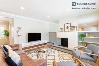 1058 Lovoi Way in San Jose, CA - Building Photo - Building Photo