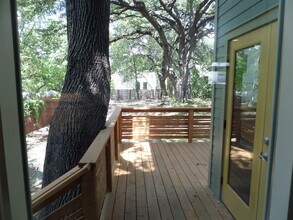 416 W Johanna St in Austin, TX - Building Photo - Building Photo