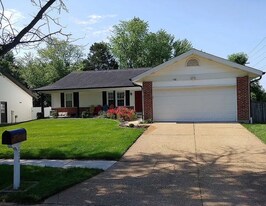 100 Tara Ridge Ct in Ballwin, MO - Building Photo