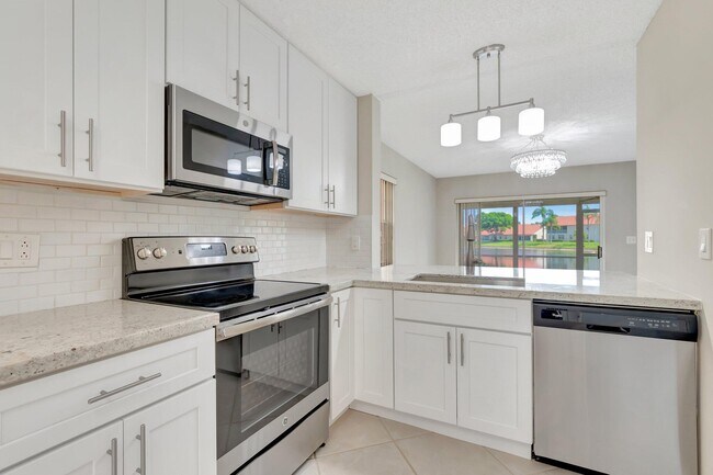 14407 Vía Royal in Delray Beach, FL - Building Photo - Building Photo