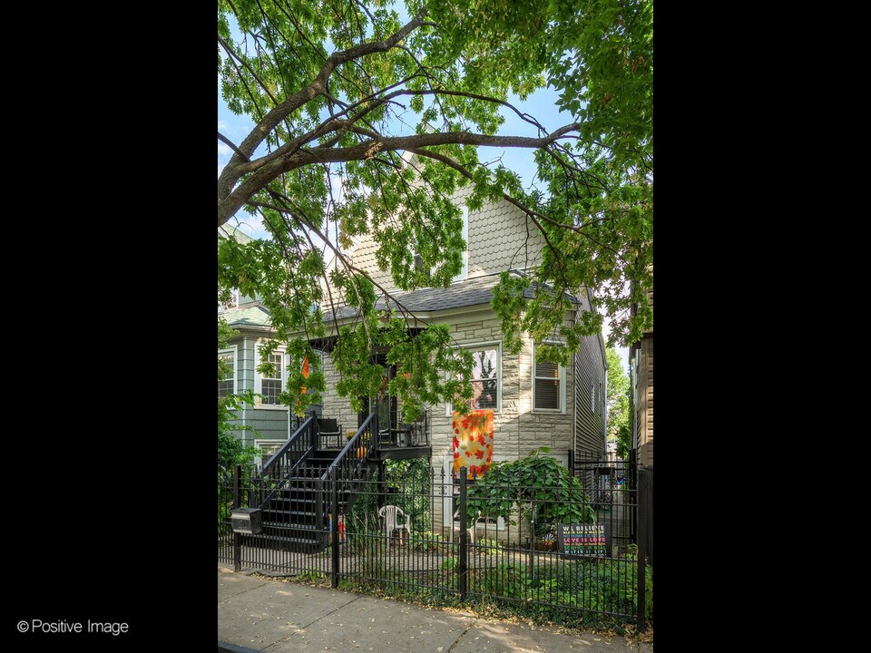 3037 N Elbridge Ave in Chicago, IL - Foto de edificio